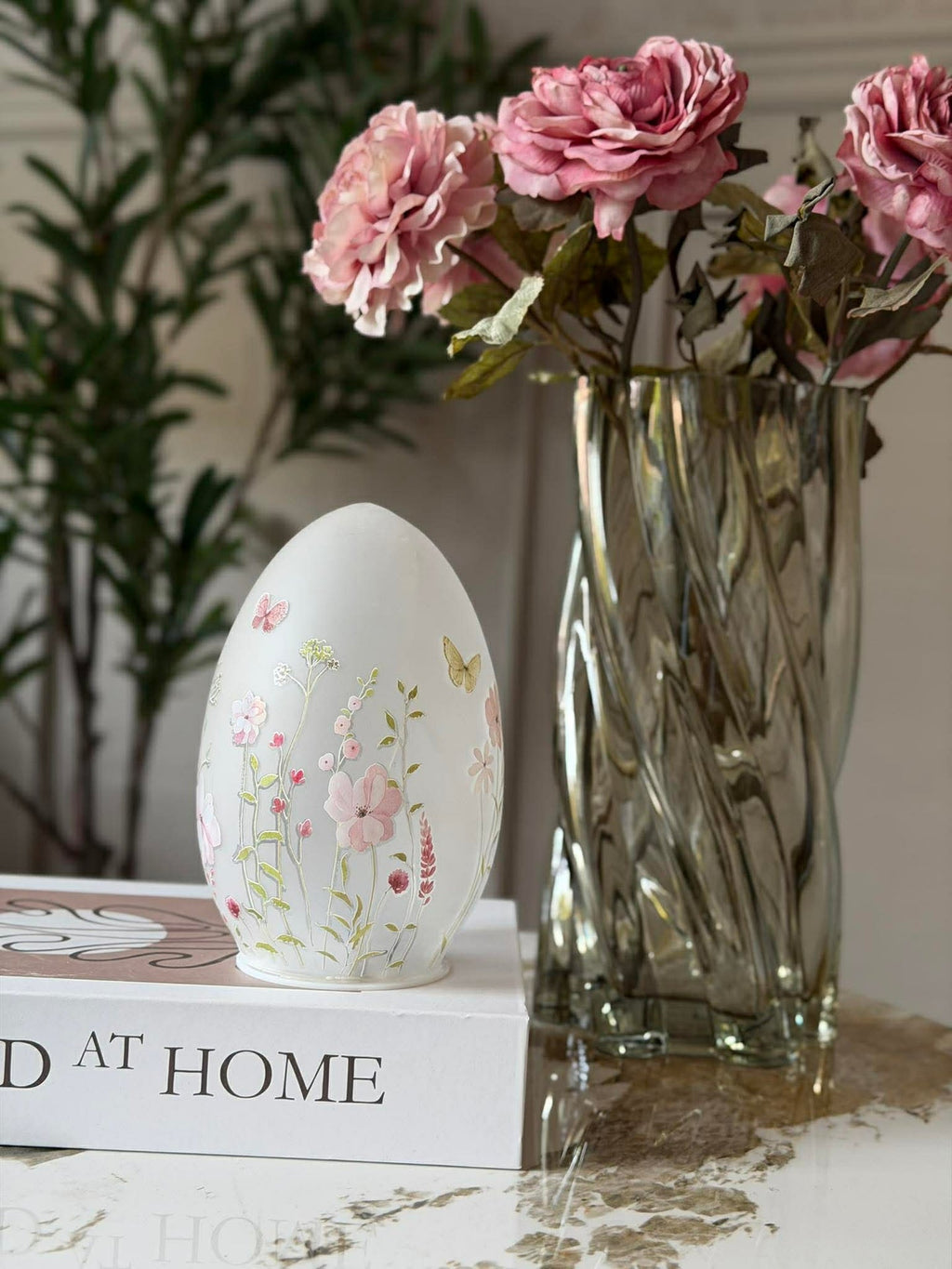LED-lampa med blommor