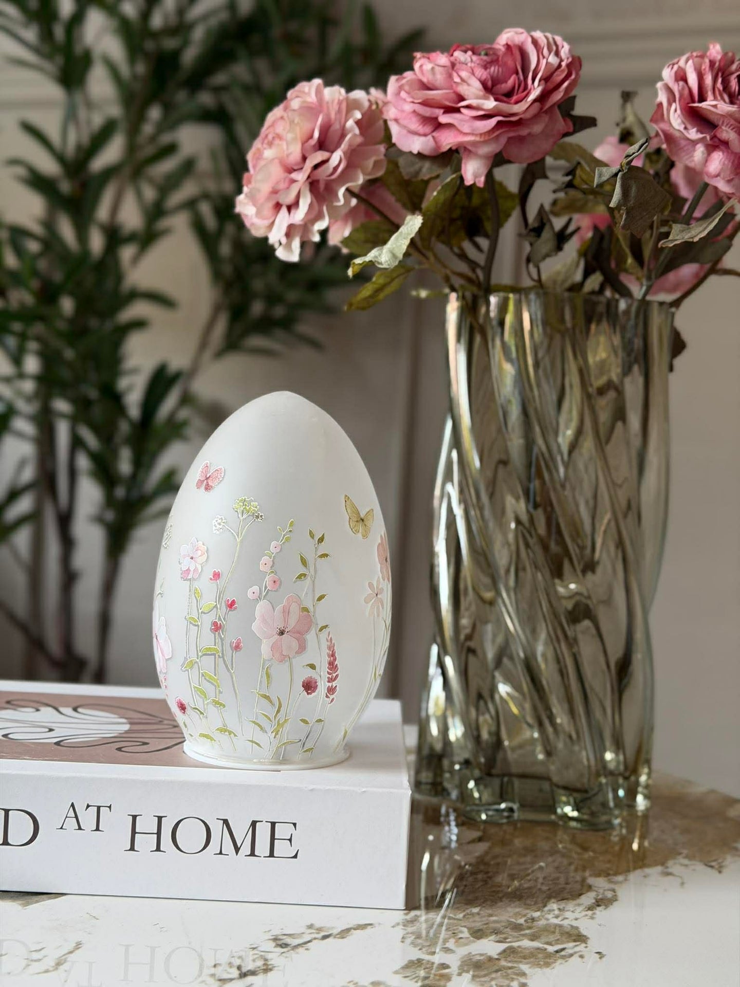LED-lampa med blommor