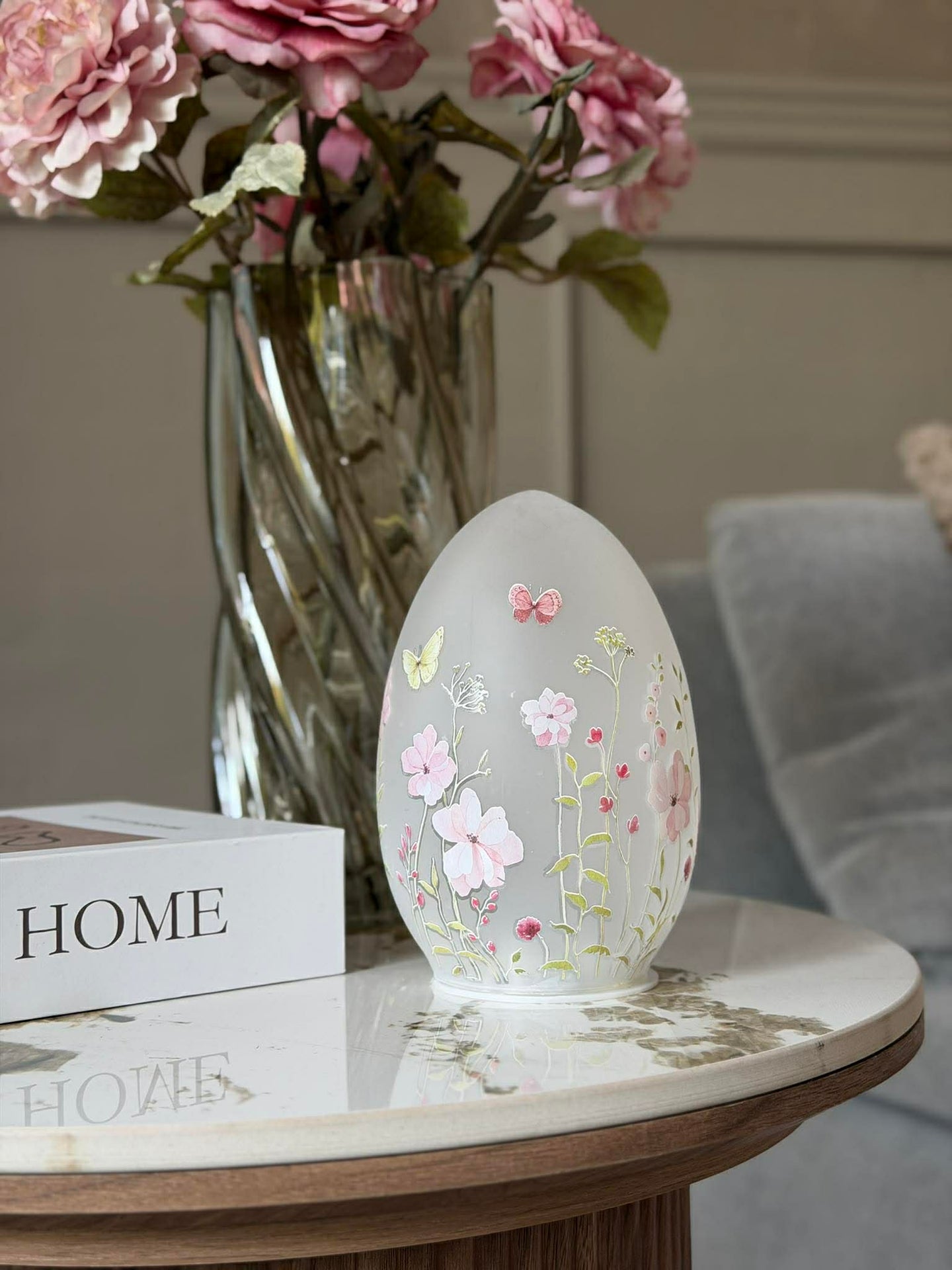 LED-lampa med blommor